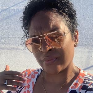 Meet your Posher, Crystal